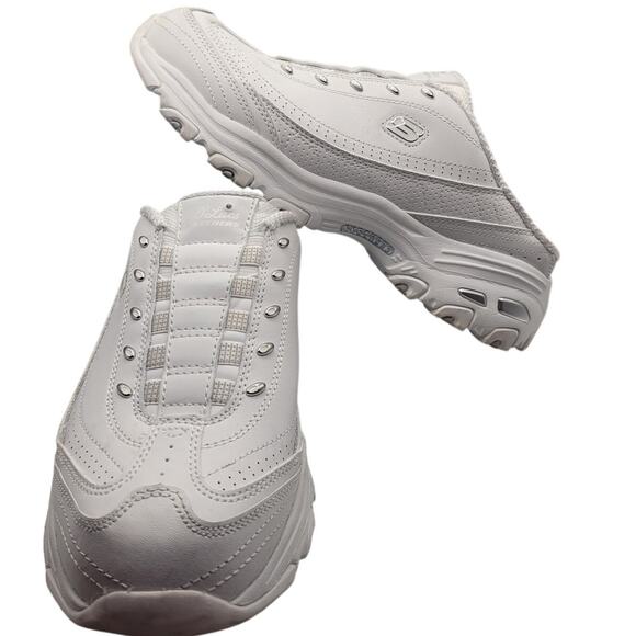 Skechers Shoes - Skechers D'Lites Sneakers White Memory Foam Slip On Excellent Condt Sz 9